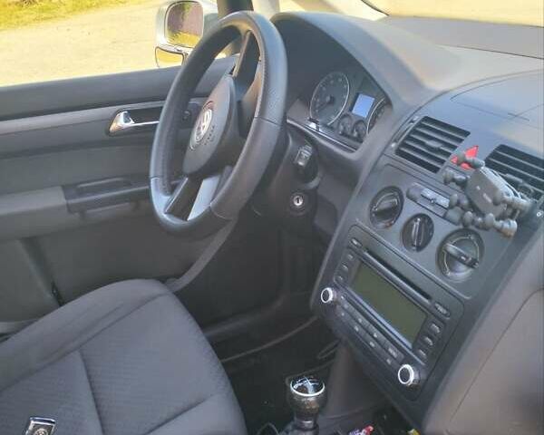 Сірий Фольксваген Туран, об'ємом двигуна 1.6 л та пробігом 230 тис. км за 5800 $, фото 10 на Automoto.ua