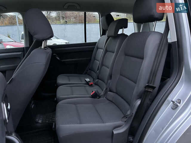 Сірий Фольксваген Туран, об'ємом двигуна 1.6 л та пробігом 307 тис. км за 4900 $, фото 32 на Automoto.ua