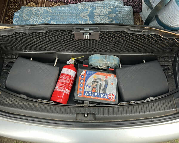 Серый Фольксваген Туран, объемом двигателя 1.9 л и пробегом 306 тыс. км за 5800 $, фото 10 на Automoto.ua