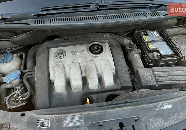 Серый Фольксваген Туран, объемом двигателя 1.9 л и пробегом 295 тыс. км за 5700 $, фото 36 на Automoto.ua