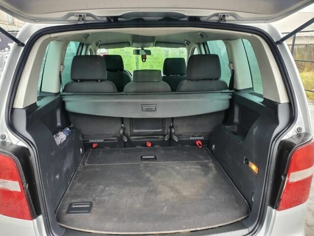 Сірий Фольксваген Туран, об'ємом двигуна 1.6 л та пробігом 270 тис. км за 4700 $, фото 8 на Automoto.ua