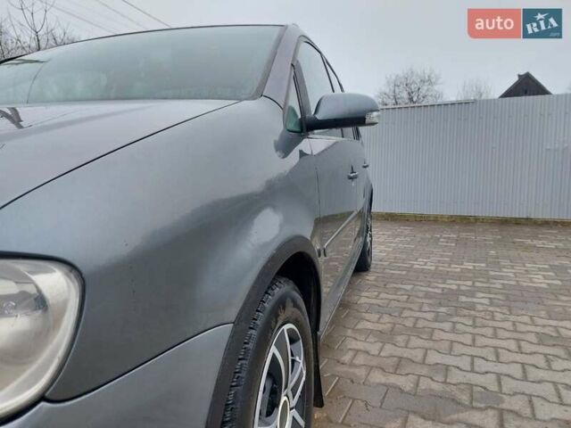 Серый Фольксваген Туран, объемом двигателя 1.97 л и пробегом 320 тыс. км за 6200 $, фото 4 на Automoto.ua