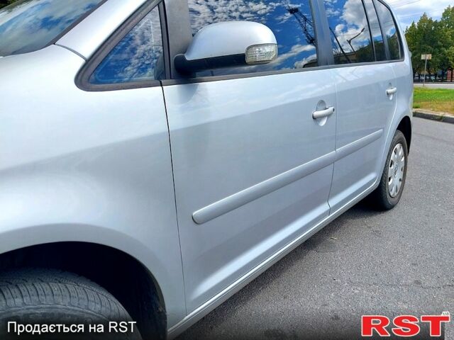 Сірий Фольксваген Туран, об'ємом двигуна 1.6 л та пробігом 219 тис. км за 6699 $, фото 1 на Automoto.ua