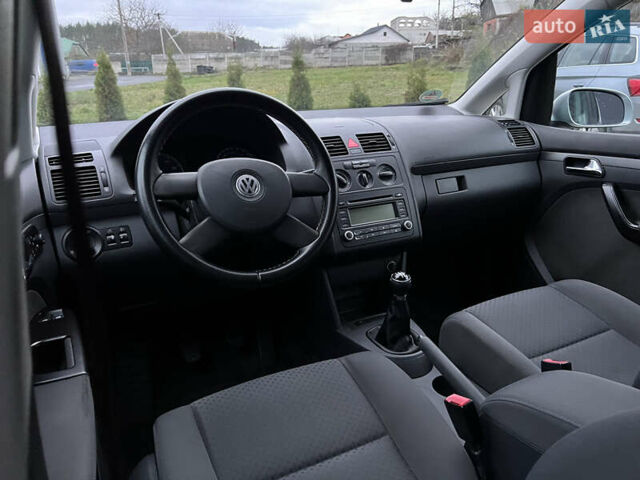 Сірий Фольксваген Туран, об'ємом двигуна 1.6 л та пробігом 307 тис. км за 4900 $, фото 33 на Automoto.ua