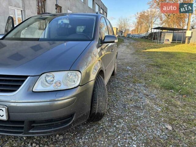 Серый Фольксваген Туран, объемом двигателя 1.9 л и пробегом 224 тыс. км за 6100 $, фото 4 на Automoto.ua