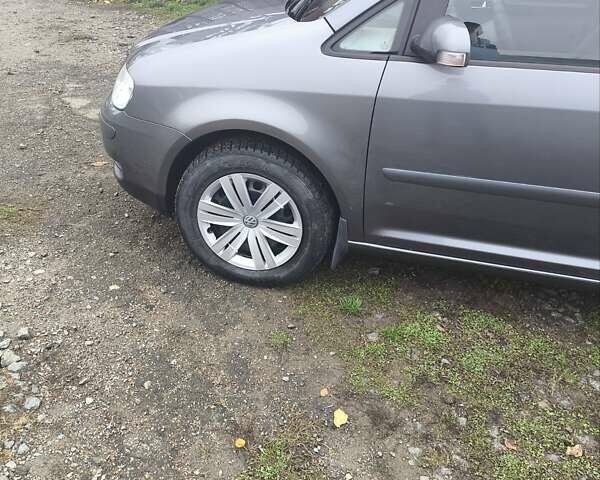 Серый Фольксваген Туран, объемом двигателя 1.6 л и пробегом 250 тыс. км за 6300 $, фото 10 на Automoto.ua