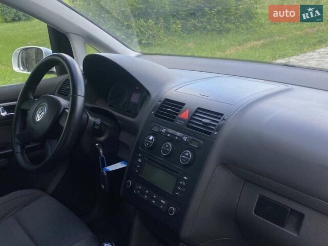Серый Фольксваген Туран, объемом двигателя 1.6 л и пробегом 171 тыс. км за 6000 $, фото 8 на Automoto.ua