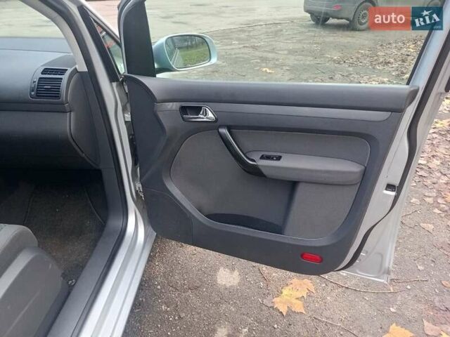 Серый Фольксваген Туран, объемом двигателя 1.6 л и пробегом 230 тыс. км за 5995 $, фото 13 на Automoto.ua