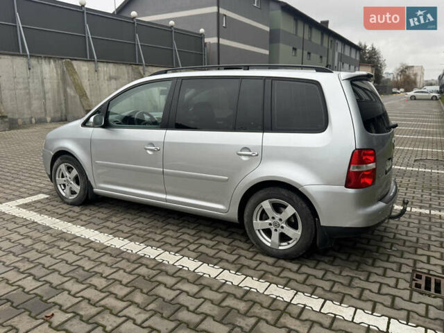 Сірий Фольксваген Туран, об'ємом двигуна 1.6 л та пробігом 262 тис. км за 5500 $, фото 2 на Automoto.ua