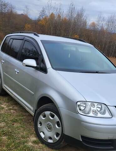 Серый Фольксваген Туран, объемом двигателя 1.6 л и пробегом 269 тыс. км за 6200 $, фото 1 на Automoto.ua