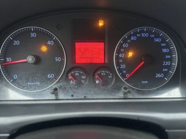 Серый Фольксваген Туран, объемом двигателя 2 л и пробегом 250 тыс. км за 3550 $, фото 14 на Automoto.ua