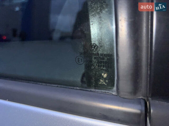 Сірий Фольксваген Туран, об'ємом двигуна 1.6 л та пробігом 307 тис. км за 4900 $, фото 55 на Automoto.ua