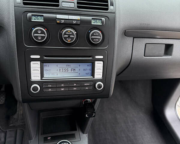 Серый Фольксваген Туран, объемом двигателя 1.6 л и пробегом 213 тыс. км за 6900 $, фото 32 на Automoto.ua