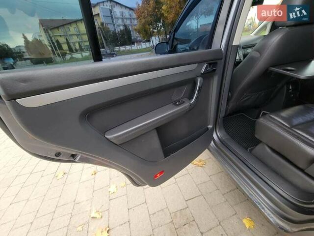 Серый Фольксваген Туран, объемом двигателя 2 л и пробегом 330 тыс. км за 5300 $, фото 27 на Automoto.ua