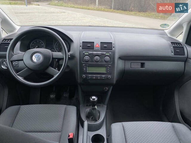 Сірий Фольксваген Туран, об'ємом двигуна 1.6 л та пробігом 226 тис. км за 6300 $, фото 7 на Automoto.ua