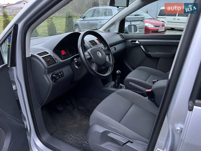 Сірий Фольксваген Туран, об'ємом двигуна 1.6 л та пробігом 307 тис. км за 4900 $, фото 19 на Automoto.ua