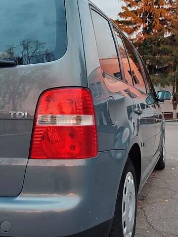 Серый Фольксваген Туран, объемом двигателя 1.9 л и пробегом 254 тыс. км за 5950 $, фото 10 на Automoto.ua