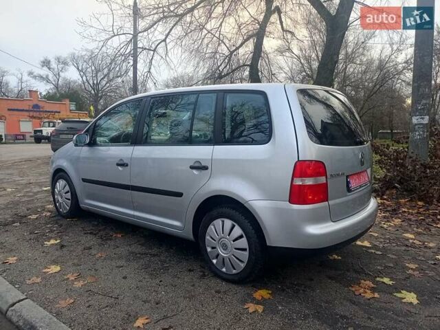 Серый Фольксваген Туран, объемом двигателя 1.6 л и пробегом 230 тыс. км за 5995 $, фото 4 на Automoto.ua