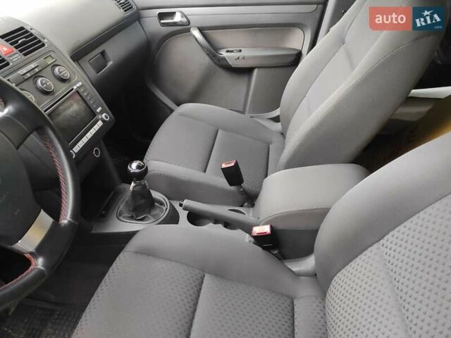 Серый Фольксваген Туран, объемом двигателя 1.6 л и пробегом 220 тыс. км за 5550 $, фото 8 на Automoto.ua