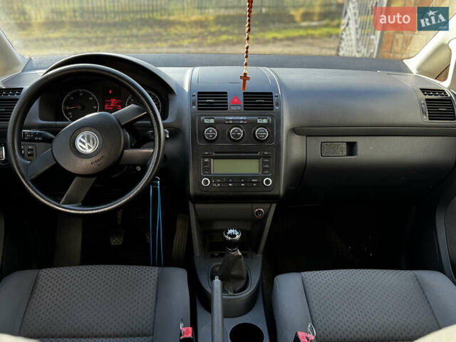 Серый Фольксваген Туран, объемом двигателя 1.9 л и пробегом 205 тыс. км за 5600 $, фото 14 на Automoto.ua