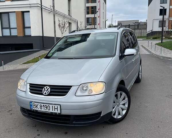 Серый Фольксваген Туран, объемом двигателя 2 л и пробегом 296 тыс. км за 4999 $, фото 2 на Automoto.ua