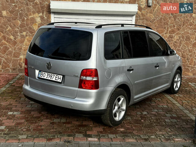 Серый Фольксваген Туран, объемом двигателя 1.9 л и пробегом 205 тыс. км за 5600 $, фото 11 на Automoto.ua