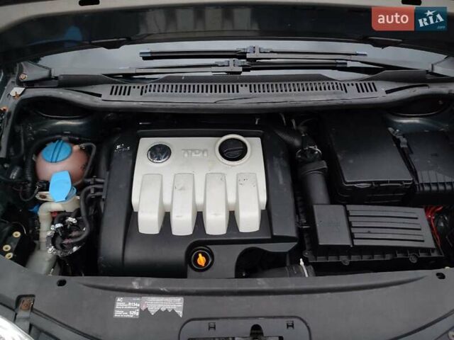 Серый Фольксваген Туран, объемом двигателя 1.9 л и пробегом 254 тыс. км за 5950 $, фото 43 на Automoto.ua