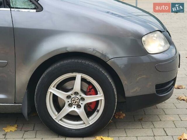 Серый Фольксваген Туран, объемом двигателя 2 л и пробегом 330 тыс. км за 5300 $, фото 14 на Automoto.ua