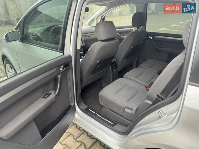 Сірий Фольксваген Туран, об'ємом двигуна 1.6 л та пробігом 262 тис. км за 5500 $, фото 15 на Automoto.ua