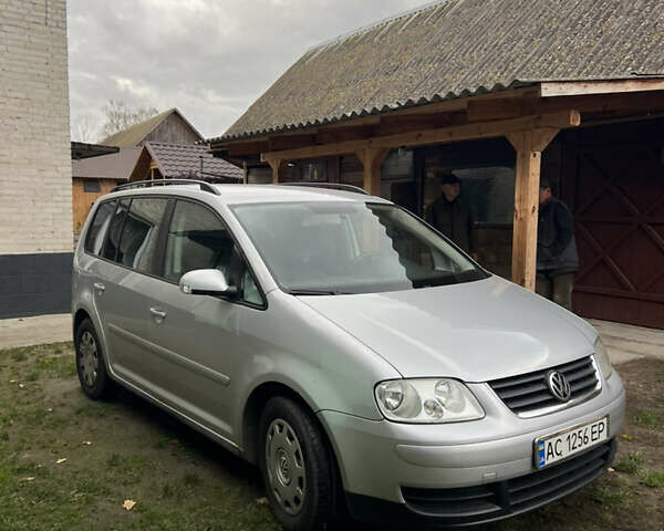 Серый Фольксваген Туран, объемом двигателя 1.9 л и пробегом 306 тыс. км за 5800 $, фото 2 на Automoto.ua