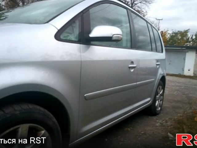 Сірий Фольксваген Туран, об'ємом двигуна 1.9 л та пробігом 300 тис. км за 4200 $, фото 4 на Automoto.ua