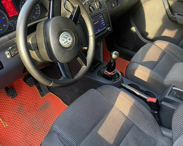 Серый Фольксваген Туран, объемом двигателя 2 л и пробегом 280 тыс. км за 5500 $, фото 5 на Automoto.ua