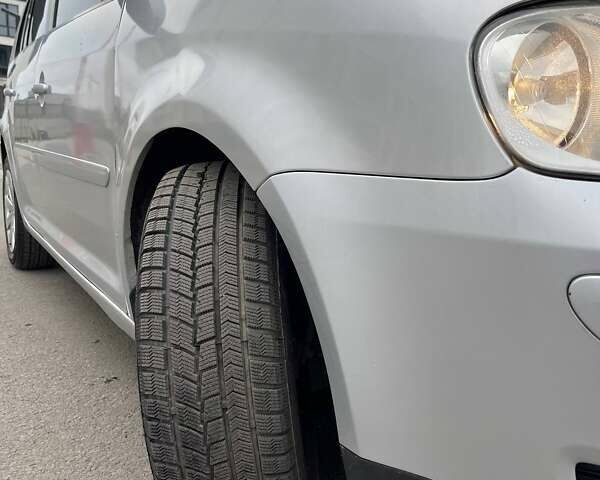 Серый Фольксваген Туран, объемом двигателя 2 л и пробегом 296 тыс. км за 4999 $, фото 38 на Automoto.ua