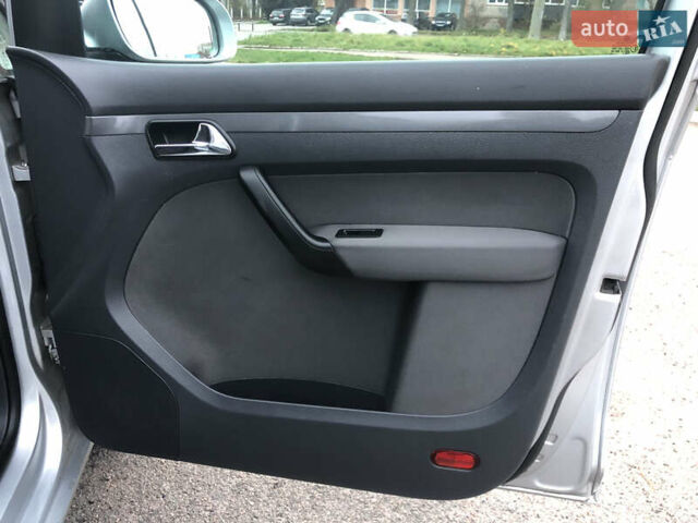 Сірий Фольксваген Туран, об'ємом двигуна 1.6 л та пробігом 220 тис. км за 5999 $, фото 21 на Automoto.ua