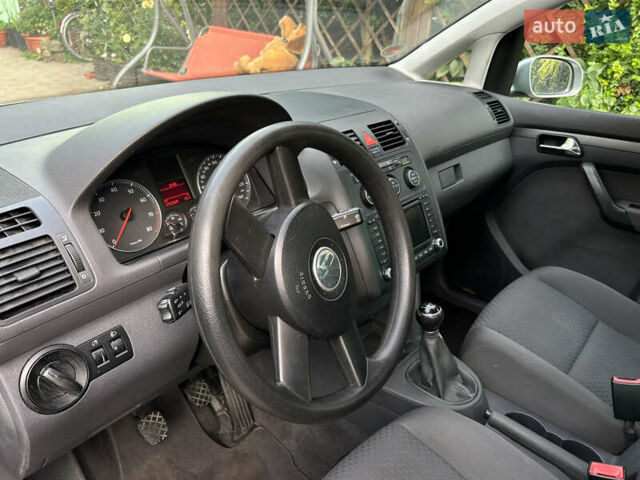 Серый Фольксваген Туран, объемом двигателя 1.6 л и пробегом 230 тыс. км за 5790 $, фото 9 на Automoto.ua