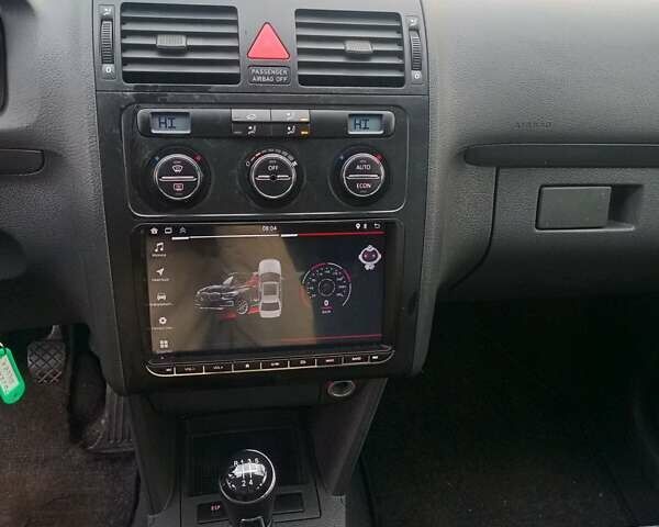 Серый Фольксваген Туран, объемом двигателя 1.6 л и пробегом 230 тыс. км за 5995 $, фото 17 на Automoto.ua