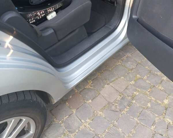 Сірий Фольксваген Туран, об'ємом двигуна 2 л та пробігом 405 тис. км за 6100 $, фото 5 на Automoto.ua