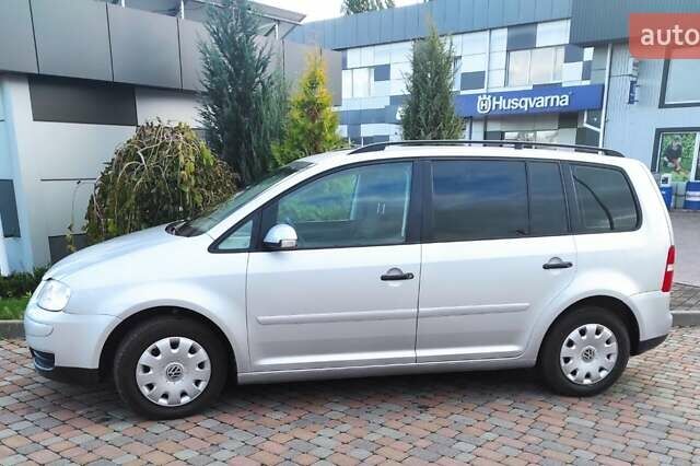 Серый Фольксваген Туран, объемом двигателя 1.6 л и пробегом 220 тыс. км за 5550 $, фото 27 на Automoto.ua