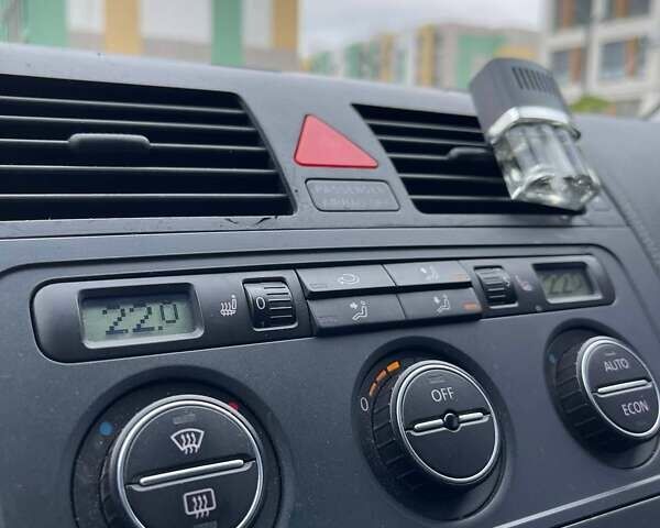 Серый Фольксваген Туран, объемом двигателя 2 л и пробегом 296 тыс. км за 4999 $, фото 21 на Automoto.ua