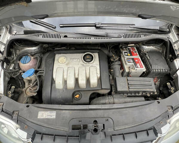 Серый Фольксваген Туран, объемом двигателя 1.9 л и пробегом 306 тыс. км за 5800 $, фото 17 на Automoto.ua