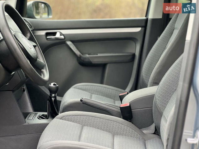 Сірий Фольксваген Туран, об'ємом двигуна 1.6 л та пробігом 173 тис. км за 5900 $, фото 13 на Automoto.ua