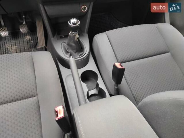 Серый Фольксваген Туран, объемом двигателя 1.6 л и пробегом 220 тыс. км за 5550 $, фото 11 на Automoto.ua