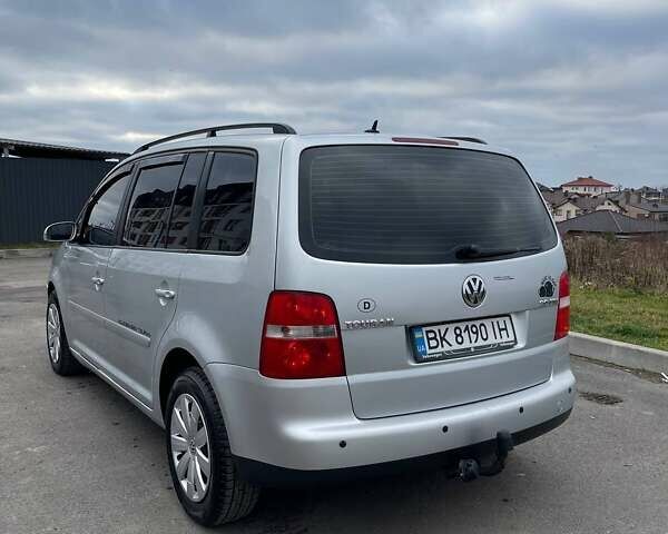 Серый Фольксваген Туран, объемом двигателя 2 л и пробегом 296 тыс. км за 4999 $, фото 14 на Automoto.ua