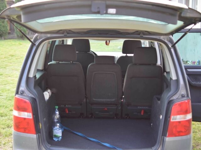 Серый Фольксваген Туран, объемом двигателя 2 л и пробегом 370 тыс. км за 4950 $, фото 18 на Automoto.ua