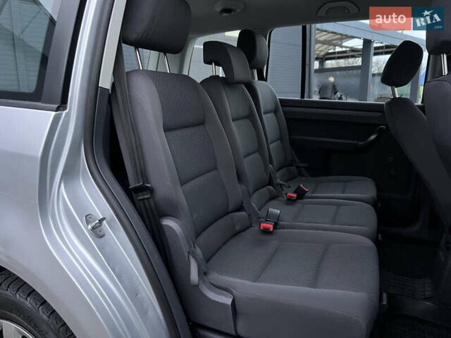 Сірий Фольксваген Туран, об'ємом двигуна 1.6 л та пробігом 307 тис. км за 4900 $, фото 39 на Automoto.ua