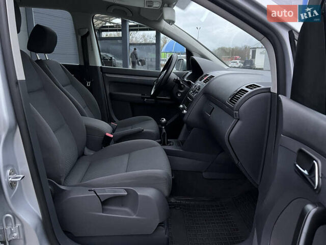 Сірий Фольксваген Туран, об'ємом двигуна 1.6 л та пробігом 307 тис. км за 4900 $, фото 45 на Automoto.ua