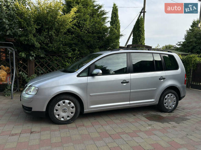 Серый Фольксваген Туран, объемом двигателя 1.6 л и пробегом 230 тыс. км за 5790 $, фото 4 на Automoto.ua