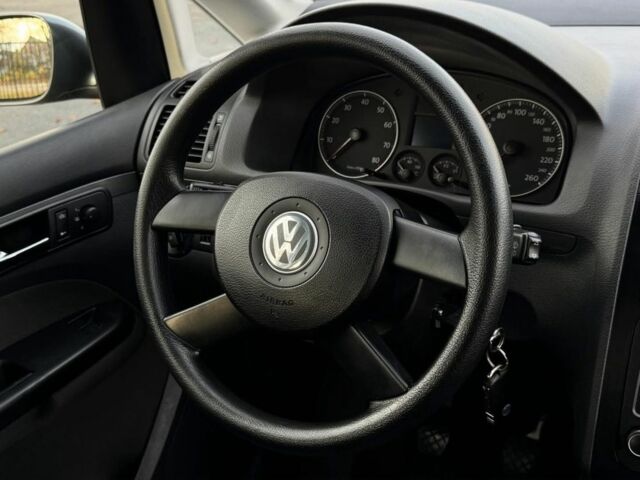 Серый Фольксваген Туран, объемом двигателя 1.6 л и пробегом 223 тыс. км за 6300 $, фото 9 на Automoto.ua