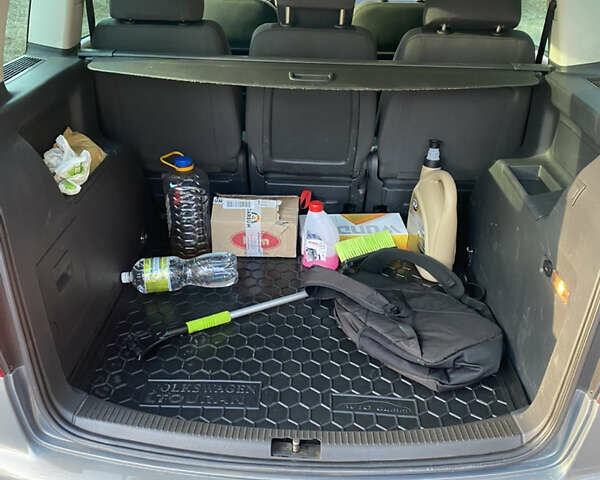 Серый Фольксваген Туран, объемом двигателя 2 л и пробегом 280 тыс. км за 5500 $, фото 7 на Automoto.ua