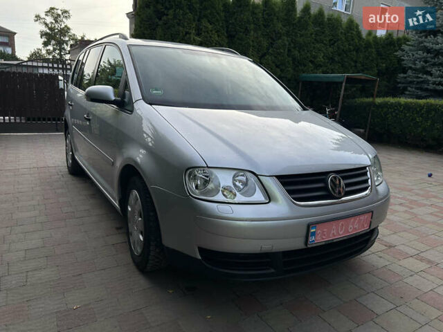 Серый Фольксваген Туран, объемом двигателя 1.6 л и пробегом 230 тыс. км за 5790 $, фото 1 на Automoto.ua